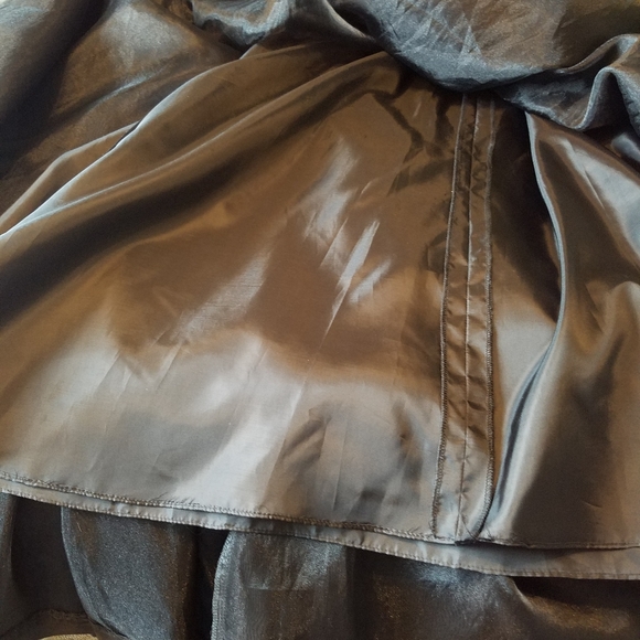 Strapless hand sewn silk gown with rose accent - Picture 6 of 16